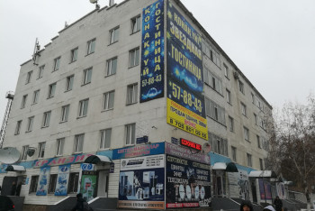 Костанайские врачи рассказали обстоятельства гибели выпавшего из окна гостиницы ребенка