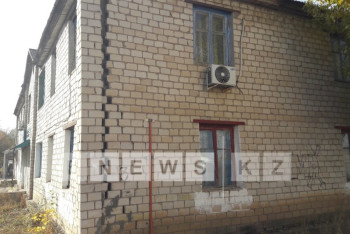 В Уральске расселят жителей «треснувшего по швам» дома