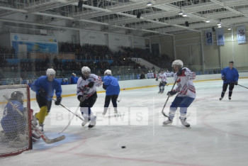 Аким СКО забил две шайбы на старте НХЛ