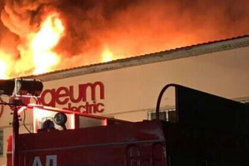 В Алматы более ста человек тушили крупный пожар