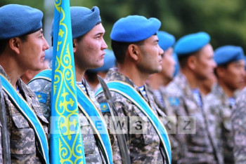 Казахстанским военнослужащим и полицейским повысят зарплату