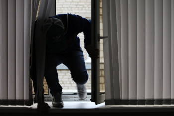 В Алматы воры обокрали один из отделов образования