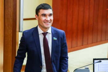 Серик Сапиев о латинице: Надо учить детей говорить «saebiz» правильно 