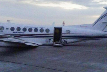 Самолет совершил посадку в Уральске без шасси из-за столкновения с птицей