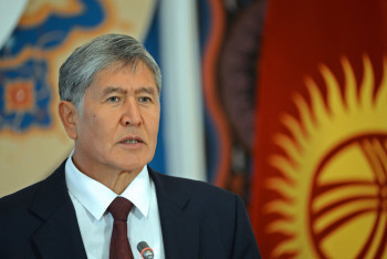 За слова Атамбаева придется извиняться новоизбранному президенту - эксперт