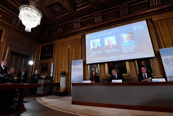 «Нобель» по химии дали за метод быстрой заморозки молекул