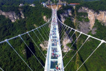 Фотография к новости: В горах курортной зоны Боровое построят стеклянный мост