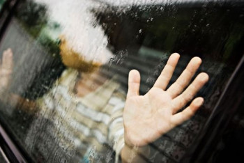 Фотография к новости: Неизвестная женщина похитила двоих детей в Атырауской области