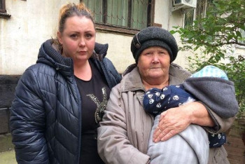 Мама сбитых трамваем школьниц в Павлодаре помогла тяжелобольному мальчику