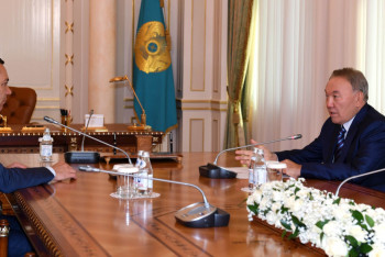 Фотография к новости: Назарбаев встретился с кандидатом в президенты Кыргызстана