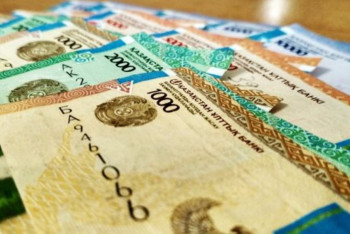 Курс тенге ослаб до 337 за доллар - Нацбанк РК