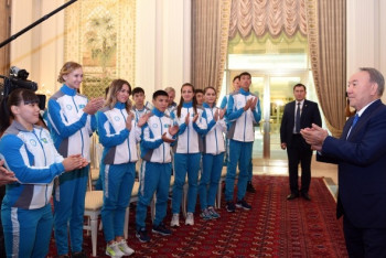 Фотография к новости: Президент РК прибыл в Ашхабад поддержать казахстанских спортсменов в Азиатских играх