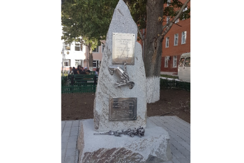 В Уральске установили памятный монумент старейшей больнице Казахстана