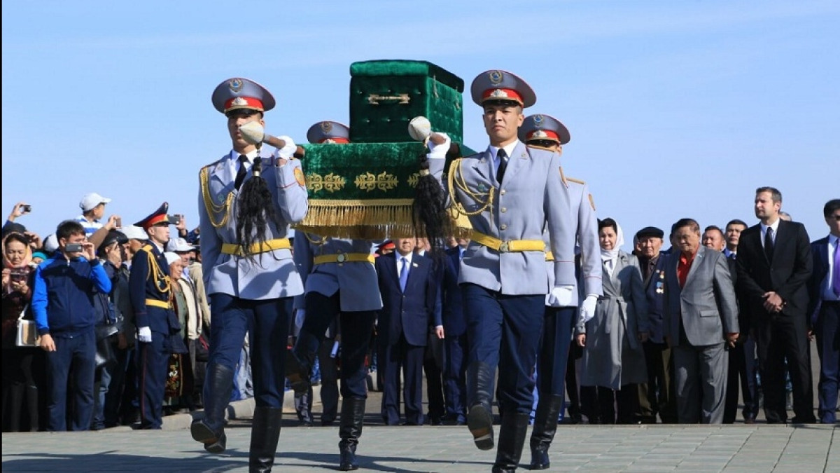 Останки Кейки батыра торжественно захоронили в Костанайской области