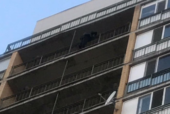 Фотография к новости: Мужчина напугал жильцов ЖК в Астане попыткой суицида