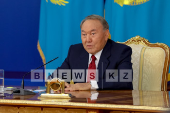 Фотография к новости: Назарбаев о Казкоме: Ни один банк такого себе позволить не может