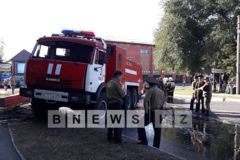 В Уральске перевернулась ехавшая на вызов пожарная машина