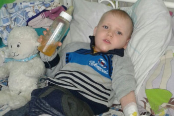 Родители тяжелобольного мальчика из ЮКО просят казахстанцев о помощи