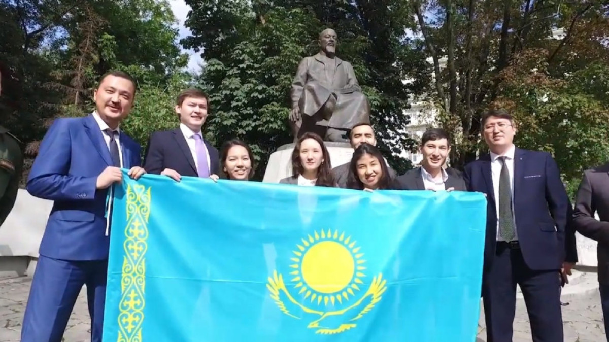 кадр из видео