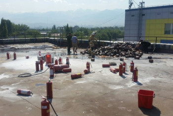 В Алматы горел торговый центр «Адем»