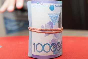 В Акмолинской области при получении взятки задержан крупный чиновник 