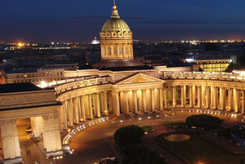 В центре Петербурга автомобиль врезался в толпу 