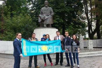 Москвичи присоединились к поздравлениям в День Конституции