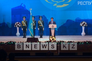 Б.Байбек в торжественной обстановке поздравил алматинцев с Днем Конституции