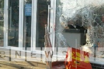 Дерзкое ограбление в Темиртау. Преступник разбил стекло и запугал ножом кассира