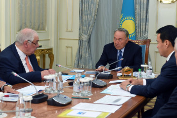 Фотография к новости: Президент встретился с руководством АО «Усть-Каменогорский титано-магниевый комбинат»