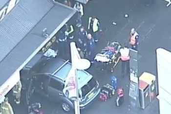 СМИ: Автомобиль въехал в толпу в пригороде Сиднея