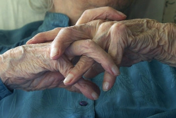 Брошенные. Казахстанцы все чаще отказываются от престарелых родителей