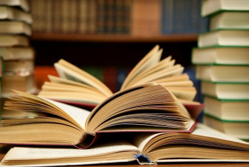 Фотография к новости: Книгами казахских авторов на немецком языке интересуются в Германии