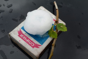 В разгар лета на побережье Иссык-Куля выпал снег