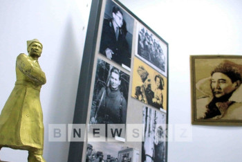 Личные вещи Бауыржана Момышулы впервые представили в Алматы