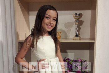 На конкурсе красоты в Таиланде четвероклассница из Уральска выходила на сцену в нарядах по 10 кг