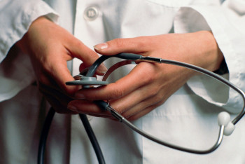 В Акмолинской области девочка 14 лет по ошибке врачей воспитывалась в детдоме