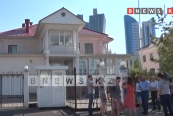 Родственники задержанных казахстанских студентов приехали за ответом в посольство Египта 