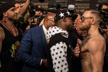 МакГрегор тренируется в пустыне ради боя с Мейвезером