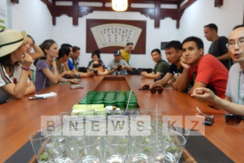 Общая граница. Что еще объединяет казахов и китайцев?