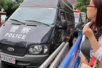 В Гонконге мужчина пытался ограбить ювелирный, проглотив бриллианты