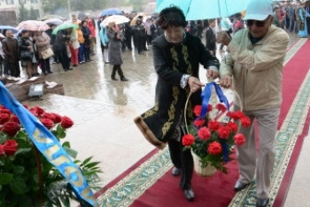 Аким Акмолинской области встретился с дочерью Героя Советского Союза