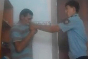 В Сатпаеве освобожден избивший педофила полицейский