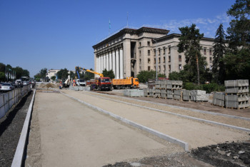 Аким Алматы проверил, как идет реконструкция городских улиц