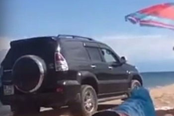 Заехавшего на пляж Иссык-Куля на машине казахстанца привлекут к ответственности