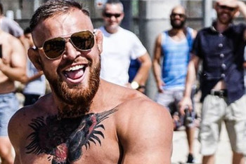 Казахстанский спортсмен представлялся в США бойцом ММА Конором Макгрегором   