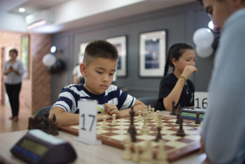 Битва поколений: Необычное состязание банкиров и детей состоялось в Алматы