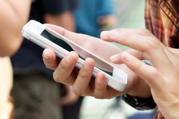 Пользователи Tele2 жалуются на проблемы с сотовой связью