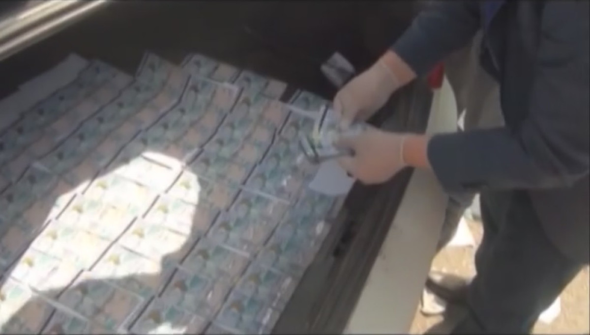 Сотрудник ДГД ЗКО попался на крупной взятке 