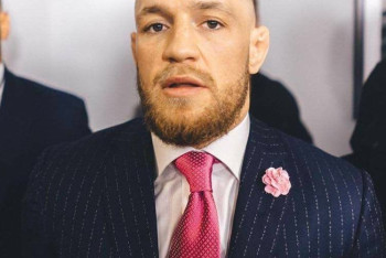 Фотография к новости: Шикарный костюм Конора Макгрегора взорвал интернет